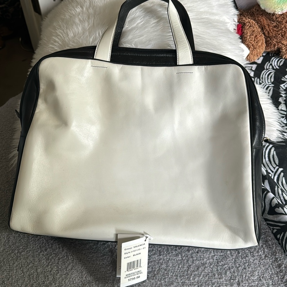 Adrienne Vittadini bag never used. Cream and black